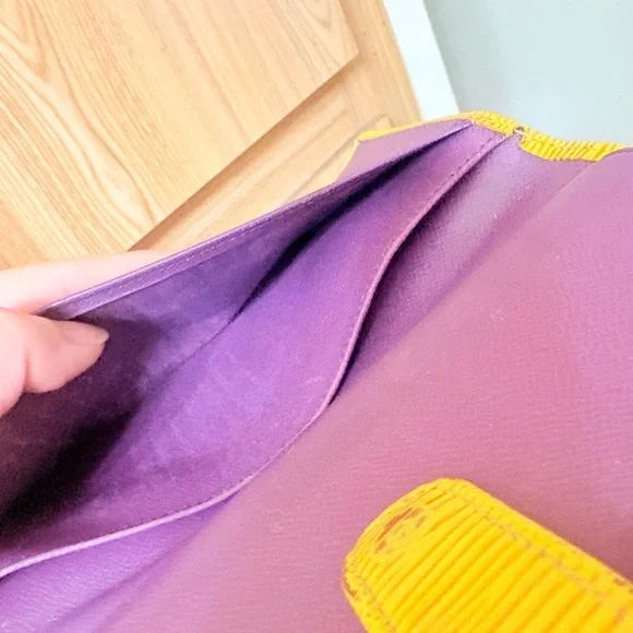 Auth Louis Vuitton Epi kiss-lock long wallet Clutch - Picture 9 of 15